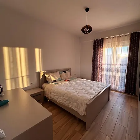 Jon's * Tirana